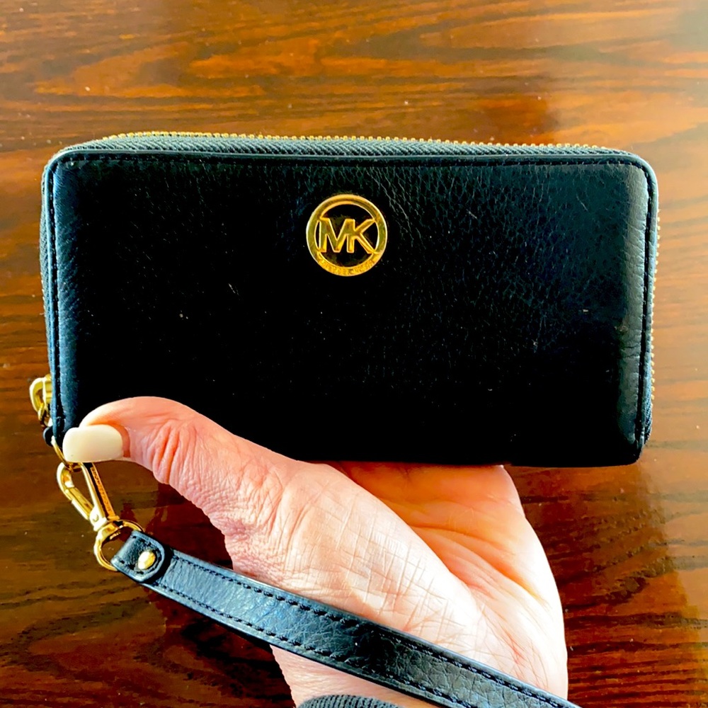 Michael Kors Continental Wallet Wristlet - great condition!